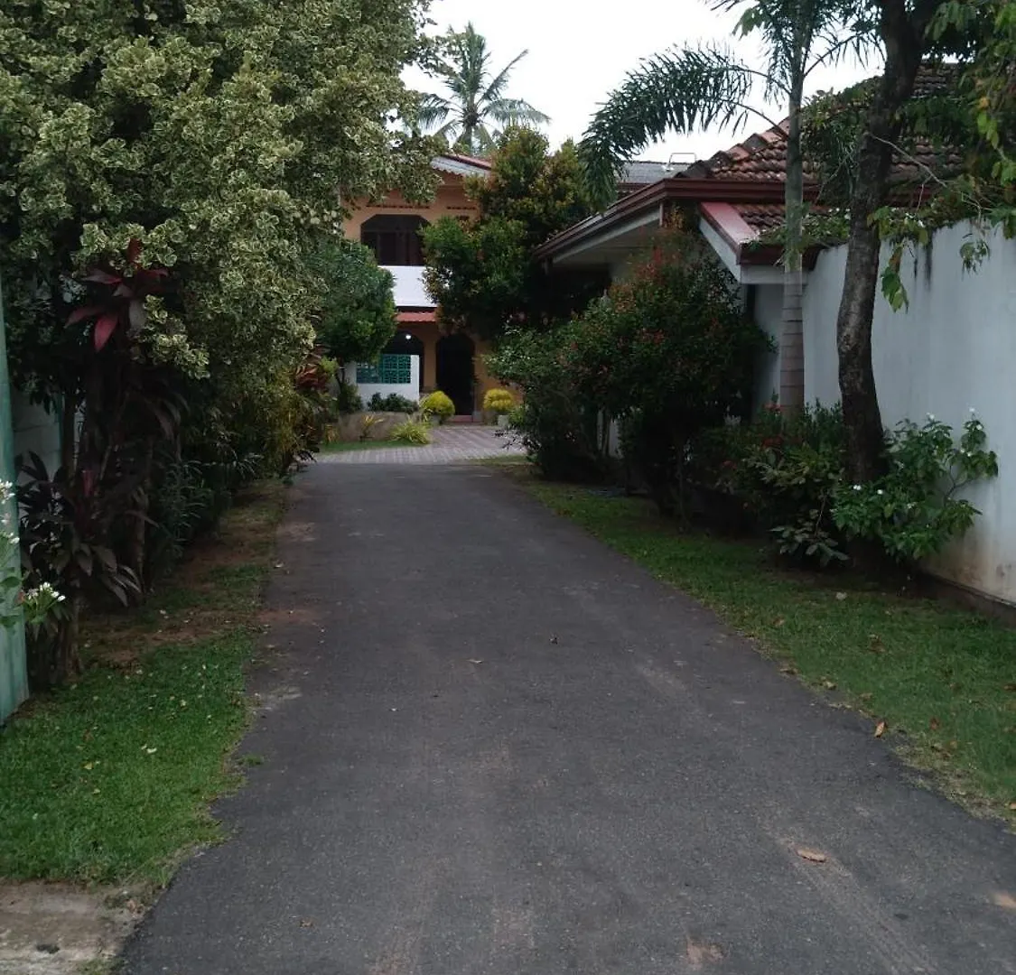 Guest house Ch Rooms - Transit Airport Negombo