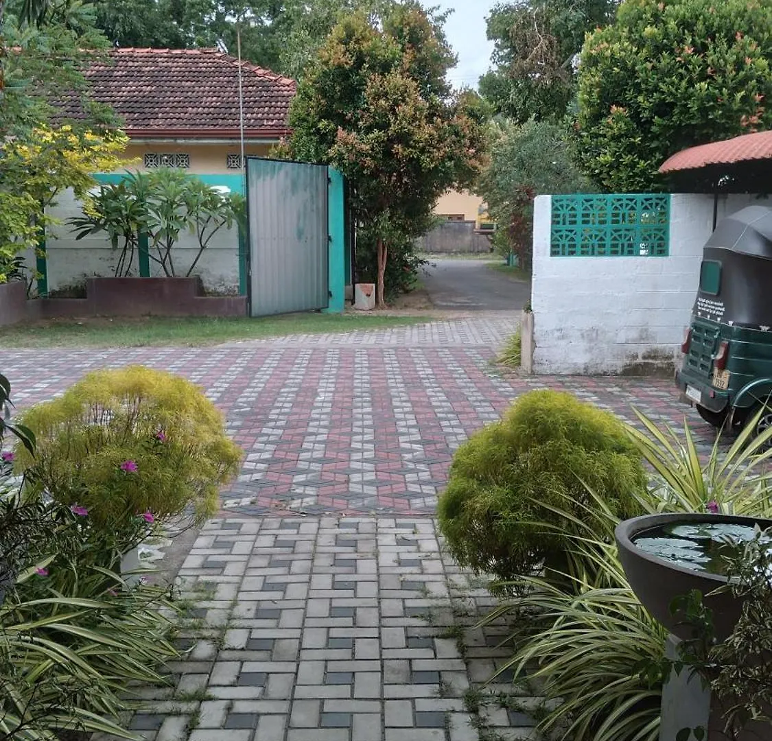 Guest house Ch Rooms - Transit Airport Negombo Sri Lanka