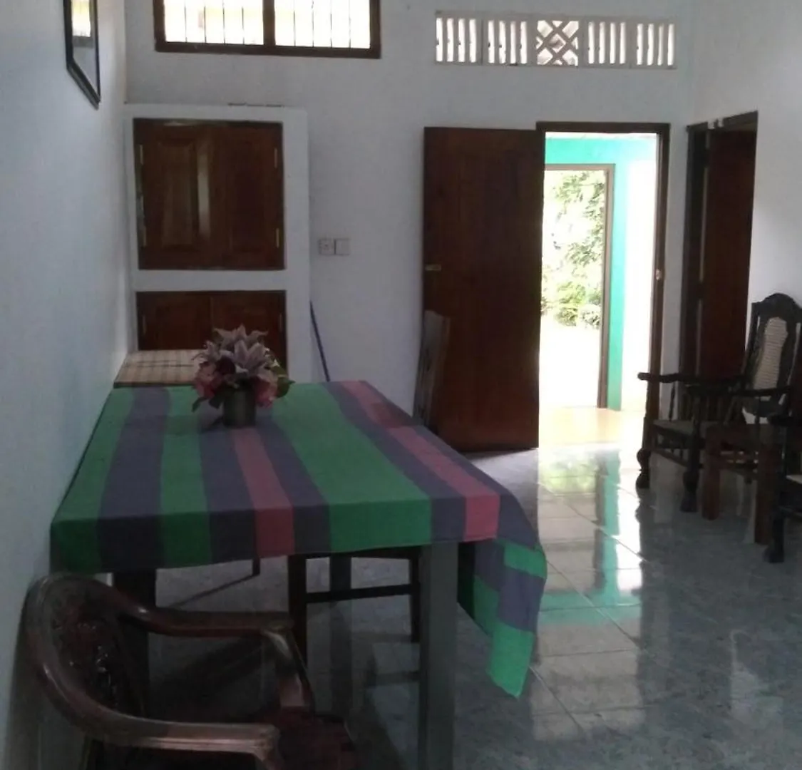 Ch Rooms - Transit Airport Negombo Guest house