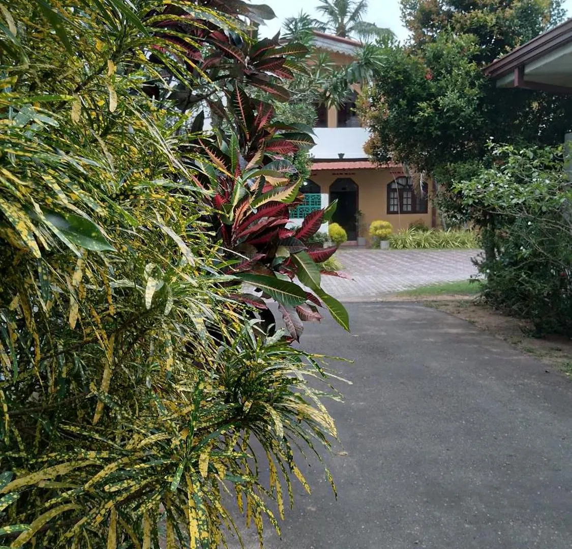 Guest house Ch Rooms - Transit Airport Negombo